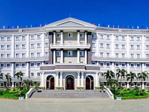 Hàng loạt học sinh trường Quốc tế Mỹ có nguy cơ thất học