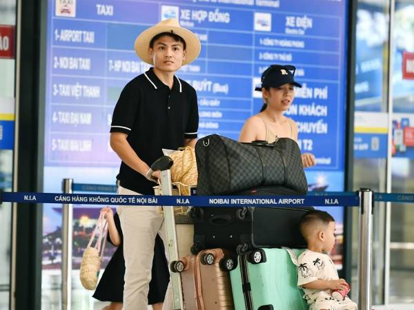 Vé máy bay dịp lễ 2/9: Có chặng hết nhẵn, chặng giá cao chót vót