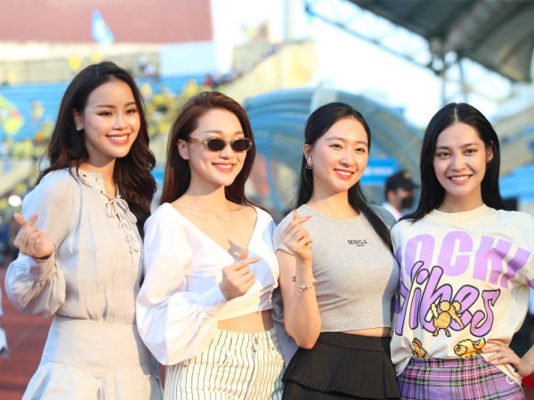 Dàn mỹ nhân đọ sắc trên sân Thiên Trường, Á hậu Đào Hiền chạm mặt Văn Toàn sau khoảnh khắc tương tác gây sốt