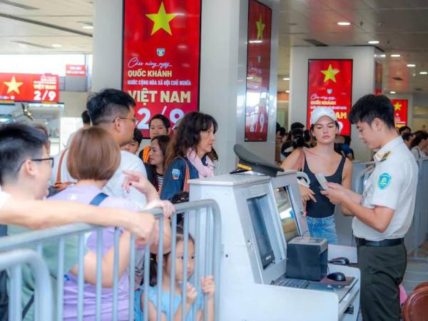 Tăng cường an ninh cấp độ 1, hành khách qua sân bay Nội Bài cần lưu ý gì?