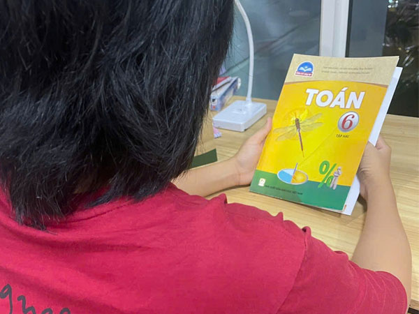 Bố mẹ ly hôn, tranh giành con khiến nữ sinh lớp 6 'thất học' 1 năm: Hội đồng nhân dân TP.HCM vào cuộc