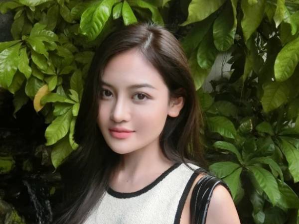 Nữ diễn viên Việt dính lùm lùm bồi thường 20 tỷ đồng: Từng tốt nghiệp 2 trường đại học, bị bố mẹ 'ép' làm 1 điều