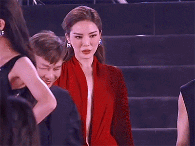 Kỳ Duyên hoá đại minh tinh tại Miss Universe, giờ mới bắt đầu bung lụa sao?