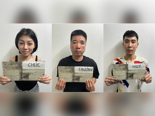 Ập vào phòng khách sạn ở Móng Cái, công an phát hiện bí mật 'động trời' của 2 nam, 2 nữ