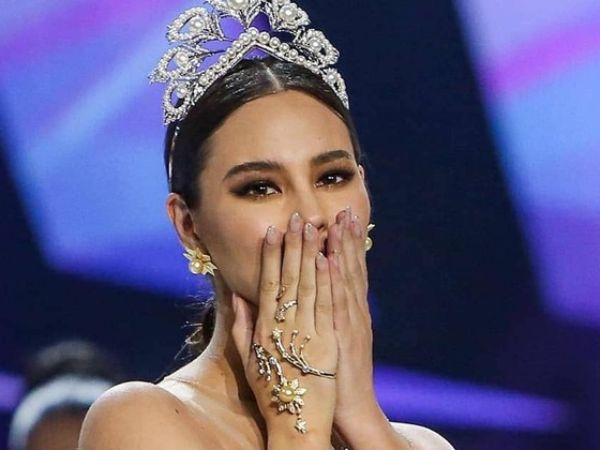 Hoa hậu Hoàn vũ bị cướp ở Anh
