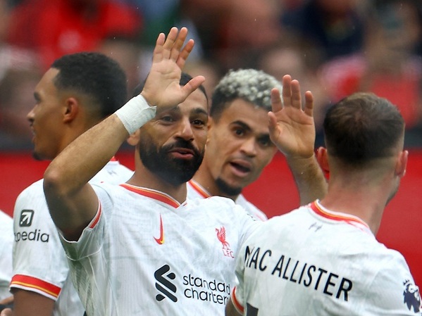 Tuyến giữa phạm liên tiếp sai lầm, Man United thua tan nát Liverpool