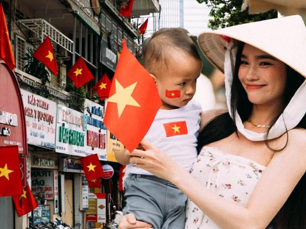 Có một TP.HCM đẹp yên bình dưới sắc cờ rực rỡ ngày Tết Độc Lập