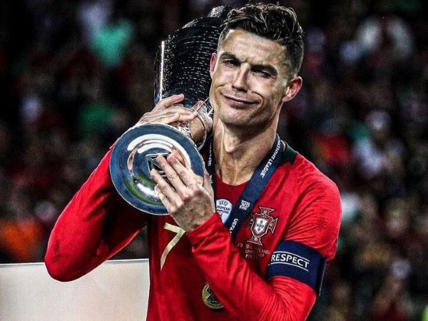 Cristiano Ronaldo: 'Những kẻ chỉ trích tôi đều không có chuyên môn'
