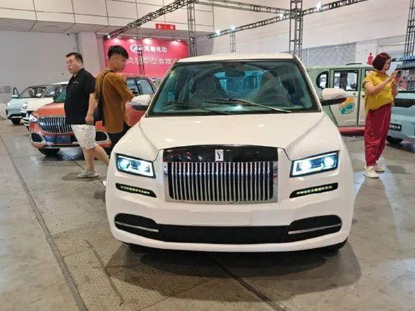 Rolls-Royce 'Tàu nhái' rẻ hơn xe ga Honda SH Mode ở Việt Nam