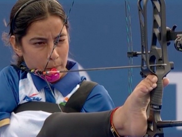 Nữ cung thủ bắn bảy điểm 10 bằng chân tại Paralympic khiến tất cả phải ngả mũ thán phục