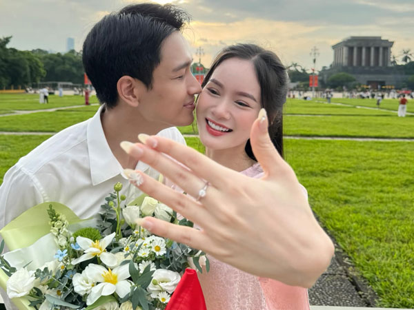 Danh tính chàng trai với màn cầu hôn 'nhân ngày đất nước độc lập, anh trao tự do vào tay em' hot nhất MXH