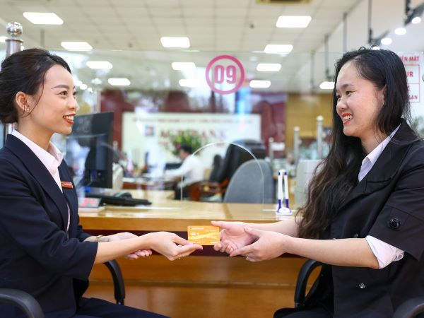 Người từ bao nhiêu tuổi trở lên được mở tài khoản ngân hàng?