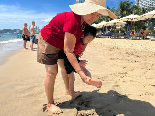 Điều 'đáng sợ' xảy ra ở biển Nha Trang giữa lúc nghỉ lễ