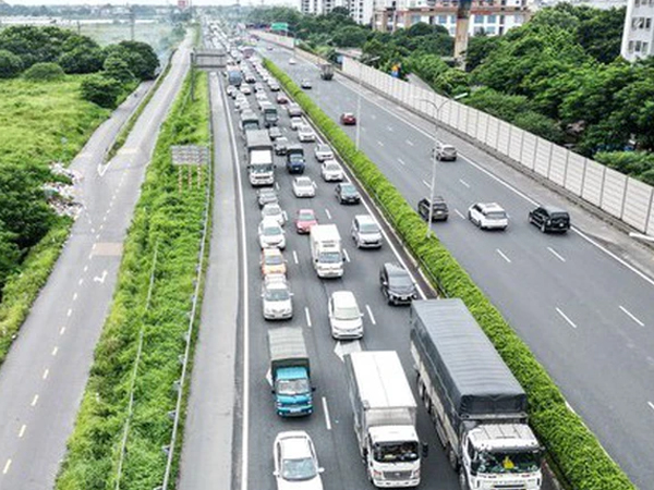 Hết kỳ nghỉ lễ, cao tốc Pháp Vân - Cầu Giẽ ùn ứ kéo dài từ sáng sớm