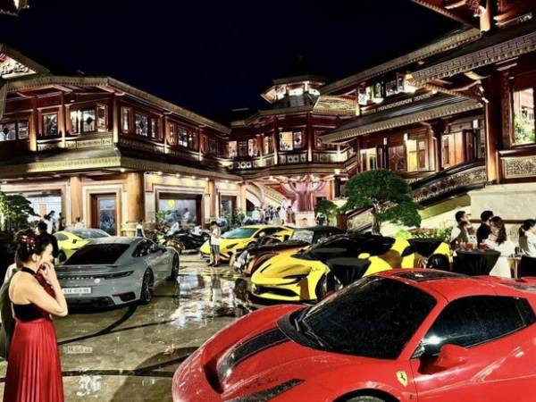 Choáng váng biệt phủ rộng 4.000m2 của nữ đại gia ở quận 12, riêng dàn siêu xe trong gara đã có giá hàng trăm tỷ