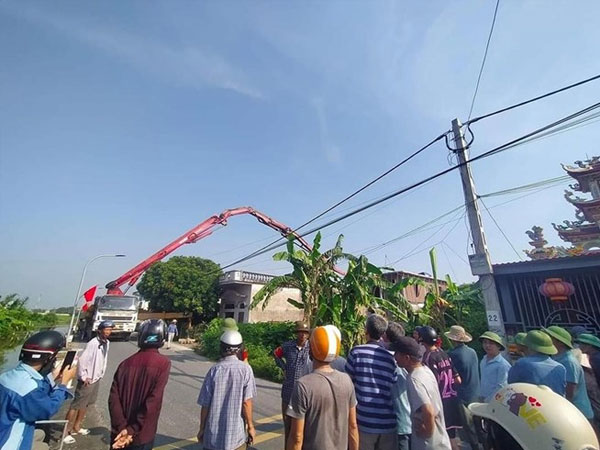 Gãy cần bơm bê tông, một người tử vong