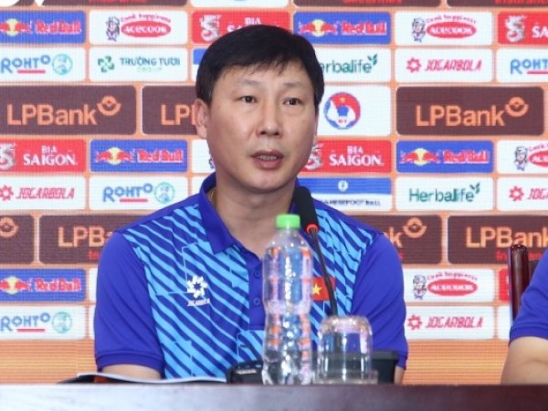 Họp báo ĐT Việt Nam - ĐT Nga: HLV Kim Sang Sik nói gì?