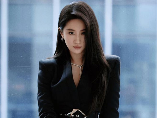 Lưu Diệc Phi một mình một kiểu