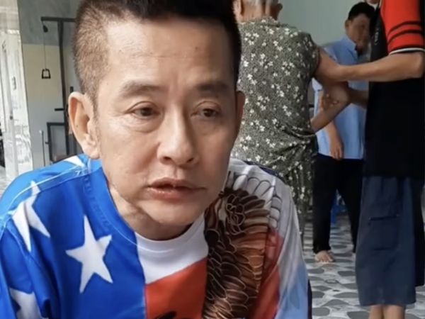 Hình ảnh Tấn Beo gầy rộc, run rẩy xúc ăn cơm từ thiện ở cơ sở chữa bệnh gây xót xa: Tuổi U55 sống ra sao?