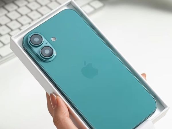 iPhone 16 tiếp tục lộ diện trước giờ ra mắt, sắc xanh lạ mắt!