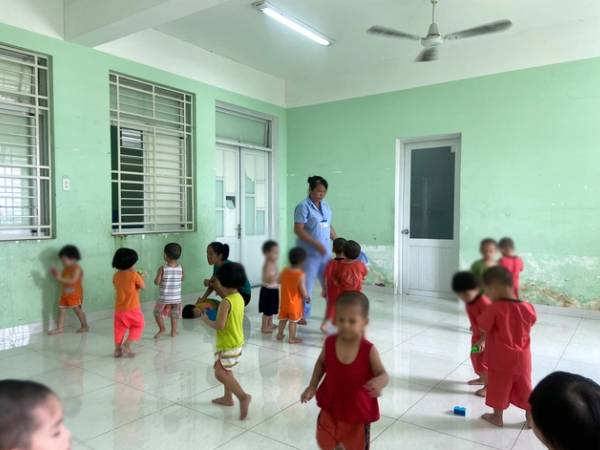Các bé bị bạo hành ở Mái ấm Hoa Hồng đã có cuộc sống mới, nhìn bữa ăn cũng đủ ấm lòng!