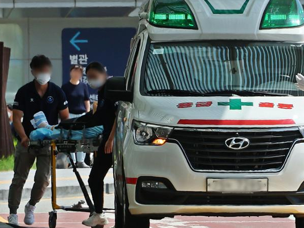 Từ sốt nhẹ, bé gái chuyển sang bị hôn mê sau khi bị 11 bệnh viện từ chối cấp cứu