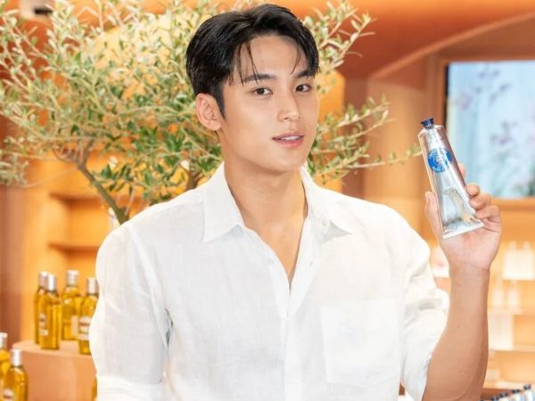 'Nam thần' Kpop bức xúc vì bị chụp lén ảnh bán khỏa thân