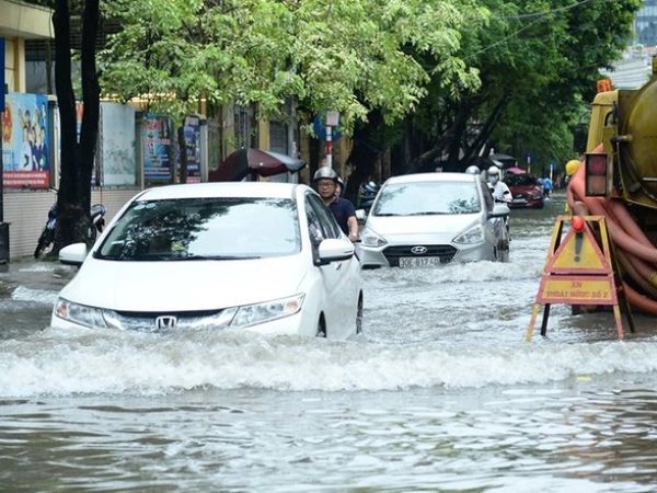 Một số kinh nghiệm bảo vệ ô tô ngày mưa bão
