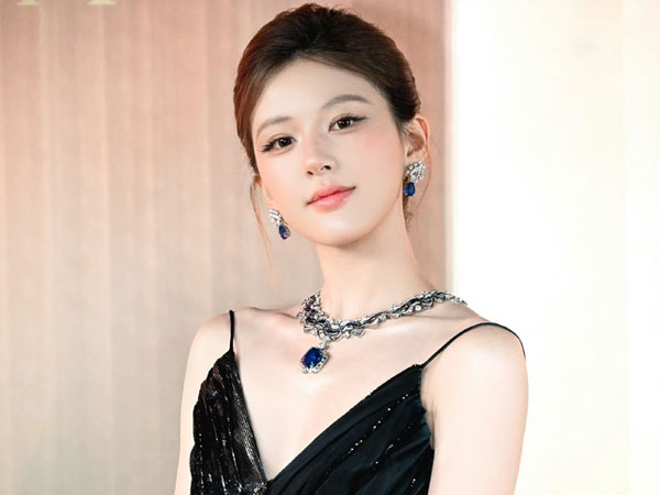140 triệu người xôn xao với gương mặt khác lạ của Triệu Lộ Tư
