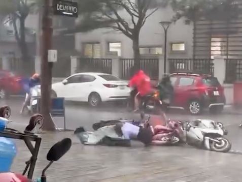 Hà Nội đột nhiên lặng gió nhưng đây là khoảng lặng nguy hiểm, người dân tuyệt đối không ra ngoài