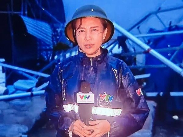 MC đài truyền hình tiết lộ cảnh nguy hiểm không được lên sóng trong bão số 3