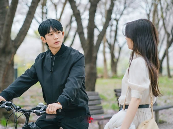 Love Next Door tập 7: Jung Hae In tỏ tình với Jung So Min, phản ứng của nữ chính khiến netizen hồi hộp