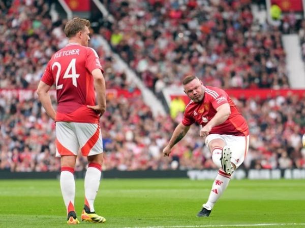 Mang 'bụng bia' vào sân, Rooney vẫn trình diễn tuyệt kỹ khiến các đàn em tại MU phải ngước nhìn