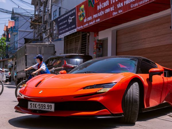 Siêu xe Ferrari SF90 trị giá 40 tỷ của đại gia Sài Gòn gắn biển số tứ quý 9
