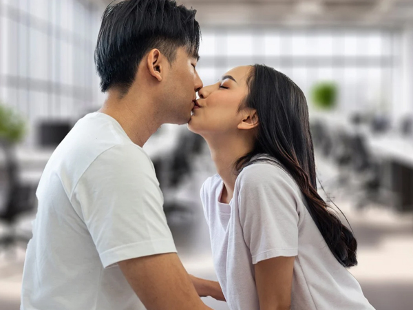 Kiện công ty vì bị đồng nghiệp 'tố giác' chuyện ngoại tình dẫn đến bị sa thải
