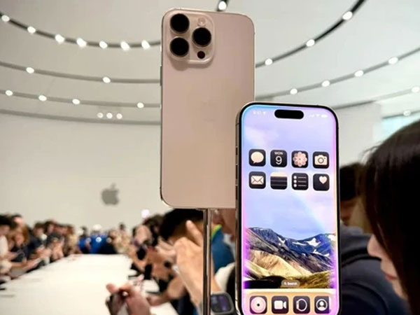 Ảnh thực tế iPhone 16 Pro Max vừa ra mắt