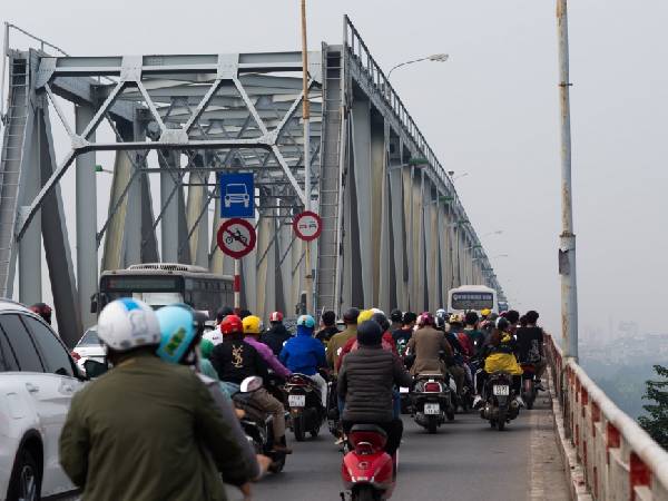 Hà Nội cấm nhiều loại phương tiện qua cầu Chương Dương