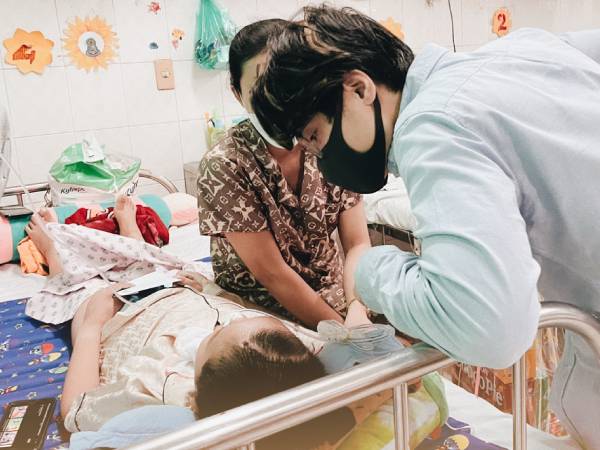 Nam nghệ sĩ nổi tiếng tuổi 40: Vẫn độc thân, là 'dân chơi nhân ái' đến đam mê phủ xanh rừng Việt Nam