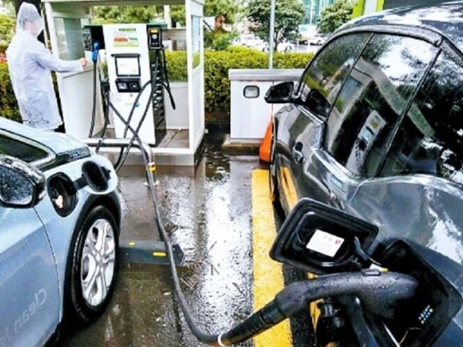 Sạc ôtô điện dưới thời tiết mưa bão, ngập lụt cần lưu ý gì?