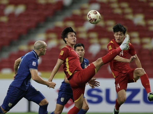 (TRỰC TIẾP) Việt Nam 1-2 Thái Lan: Hoàng Đức đưa bóng trúng xà ngang