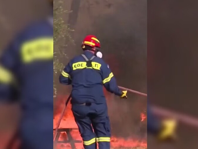 Lãnh án tù vì phóng hỏa để có thể tiếp cận và tán tỉnh lính cứu hỏa
