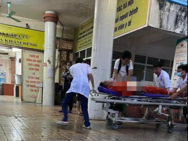 Nam công nhân ngành điện từ Vĩnh Phúc đến Quảng Ninh khắc phục sự cố, bị điện giật ngừng hô hấp