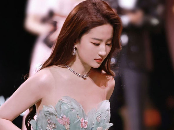 Lưu Diệc Phi chịu uất ức