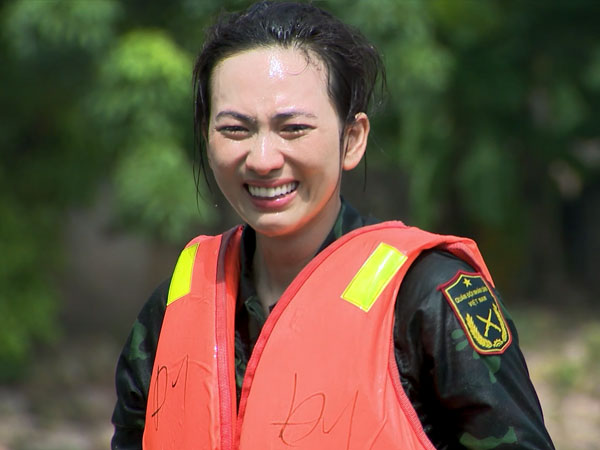 Diễn viên Phương Anh Đào khóc òa trong 'Sao nhập ngũ'