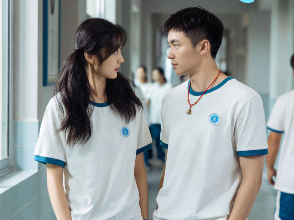 Phim ngôn tình vừa chiếu 2 tập đã đứng top 1 rating cả nước, nữ chính sở hữu đôi chân cực phẩm vạn người mê