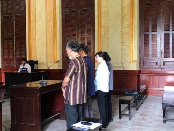 Ly kỳ vụ án trưởng chi nhánh phạm tội, bỏ trốn