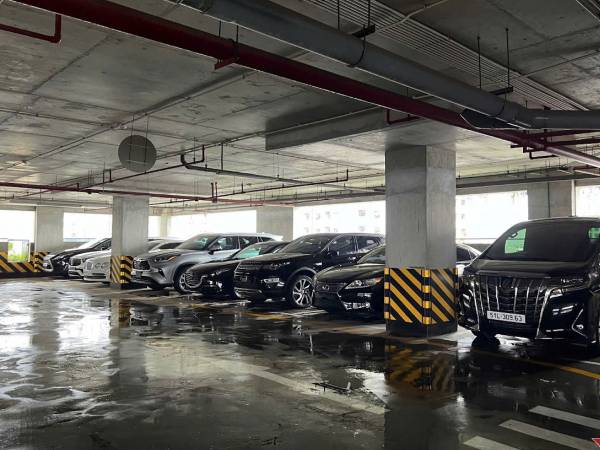 Nhiều bãi đỗ xe trên cao tại Hà Nội hết chỗ, giá đắt nhất 450 ngàn/đêm
