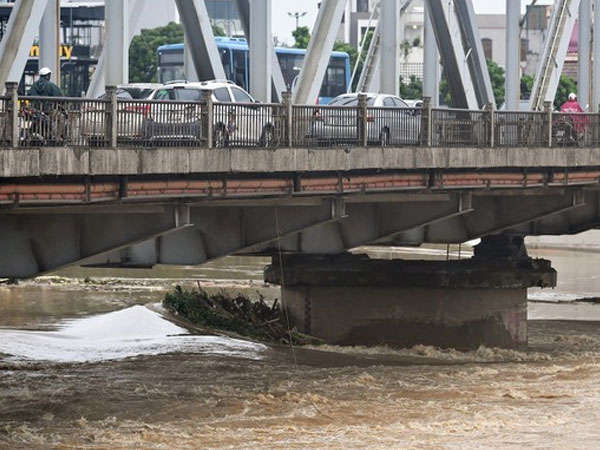 Hà Nội rút báo động lũ mức II trên sông Hồng tại 5 huyện, thị xã