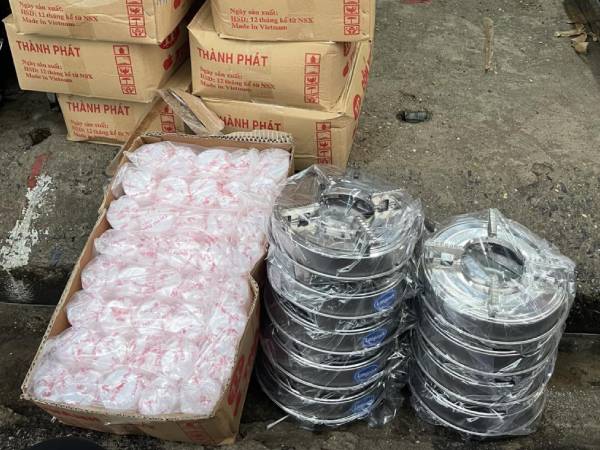 Sợ ngập lụt mất điện, dân Hà Nội hối hả sắm bếp gas mini, tậu bếp cồn