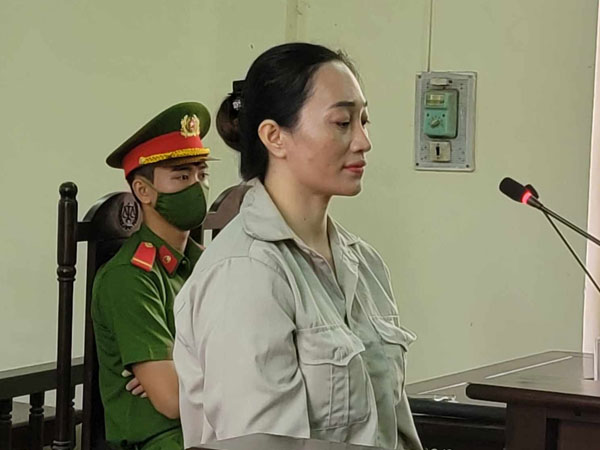Cô đồng bổ cau xem bói 'đúng nhận, sai cãi' lĩnh 7 năm 3 tháng tù